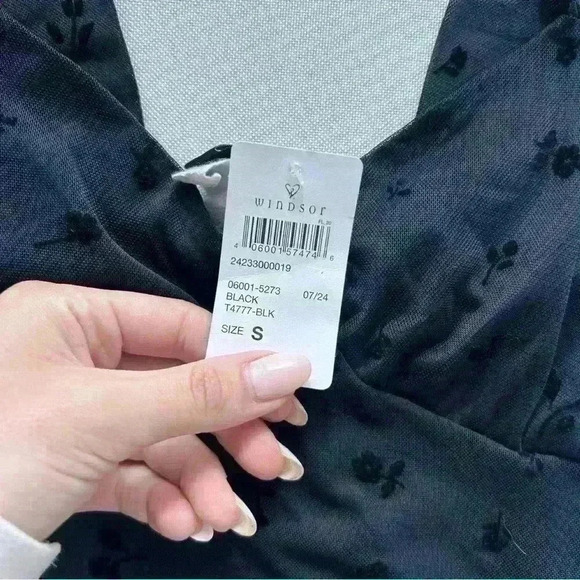 Windsor Gorgeous Vibes Ditsy Floral Mesh Tank Top - Picture 3 of 4